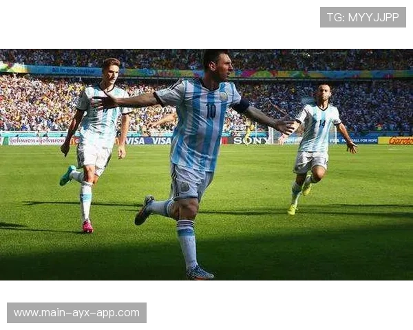 “伊万·戈梅斯的防守技术与进攻配合，助力阿根廷美洲狮队步步为营”